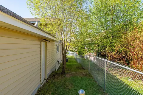 Exterior - 304 E James St Byp, Ely, MN 55731 photo 3 of 9