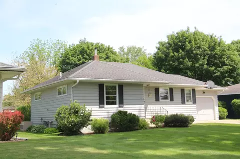 Exterior - 561 4th St E, Hector, MN 55342 photo 2 of 3