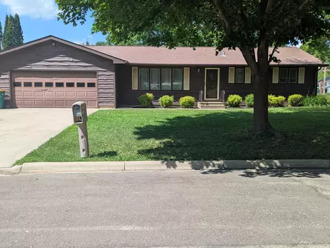 1005 Skylark Ln, Albert Lea, MN 56007