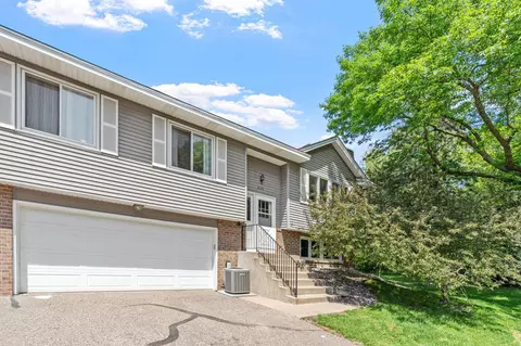 828 Sherwood Rd, Shoreview, MN 55126
