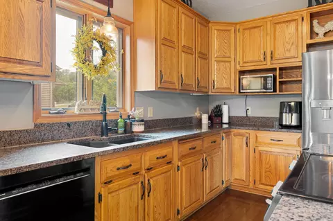 Kitchen - 1845 Paulis Dr, Faribault, MN 55021 photo 4 of 10