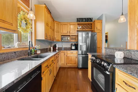 Kitchen - 1845 Paulis Dr, Faribault, MN 55021 photo 5 of 10