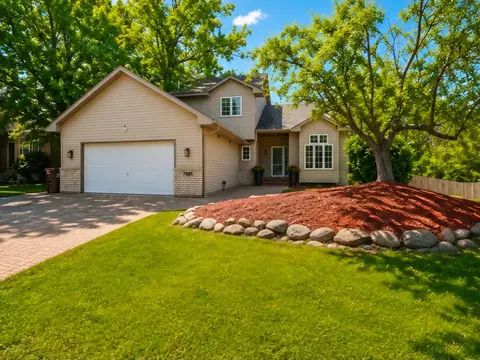 7001 46th St N, Oakdale, MN 55128
