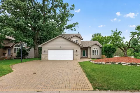 7001 46th St N, Oakdale, MN 55128