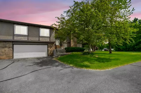 2890 Castleford Ct, Woodbury, MN 55125