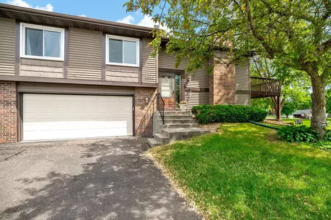 2890 Castleford Ct, Woodbury, MN 55125