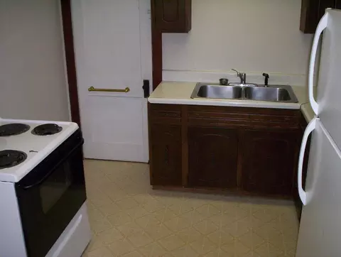 Kitchen - 525527 8th Ave N, Saint Cloud, MN 56303 photo 3 of 4