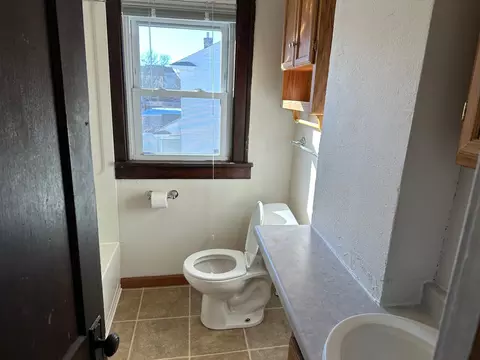Bath - 525527 8th Ave N, Saint Cloud, MN 56303 photo 1 of 1