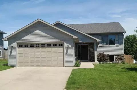 284 Highlands Ave, Zumbrota, MN 55992