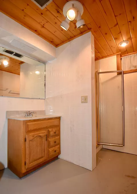 Bath - 20692 Keystone Rd, Milaca, MN 56353 photo 7 of 7