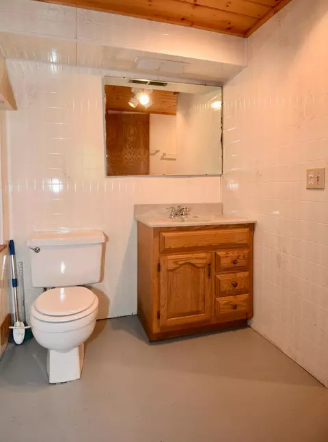 Bath - 20692 Keystone Rd, Milaca, MN 56353 photo 6 of 7