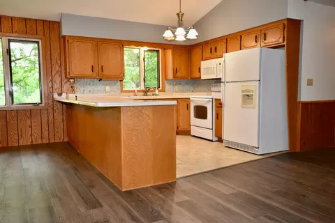 Kitchen - 20692 Keystone Rd, Milaca, MN 56353 photo 4 of 4