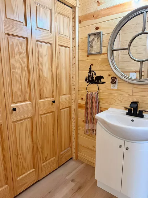 Bath - 4395 Mckeown Point Trl NW, Hackensack, MN 56452 photo 9 of 13