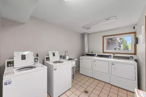 4 Pine Tree Dr #212, Arden Hills, MN 55112