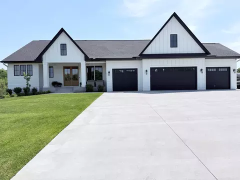 9763 Frontier Ln, Lakeville, MN 55044