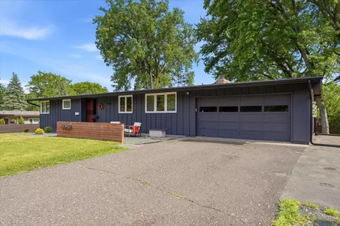 8015 Wynnwood Rd, Golden Valley, MN 55427