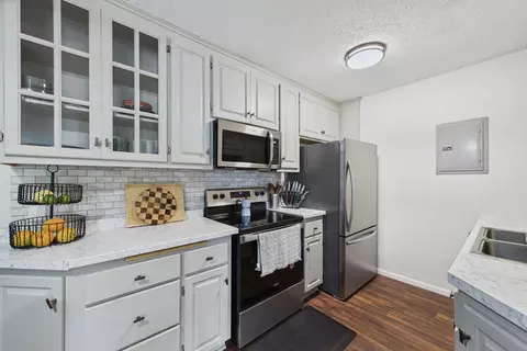 2801 Flag Ave N #222, New Hope, MN 55427