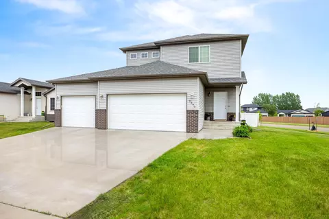 3590 49th St S, Fargo, ND 58104