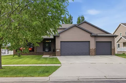 4724 Lavonne Ct S, Fargo, ND 58104