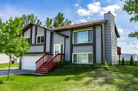 439 Birch Ln, Moorhead, MN 56560