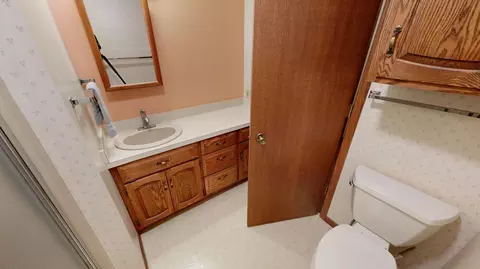Bath - 2100 4th Ave SE, Willmar, MN 56201 photo 5 of 7
