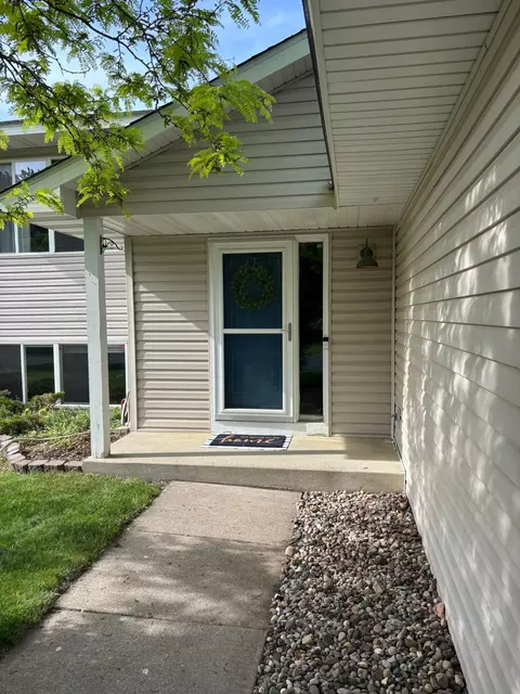 127 Bluestem Ave, Shakopee, MN 55379