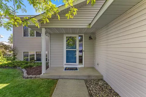 127 Bluestem Ave, Shakopee, MN 55379