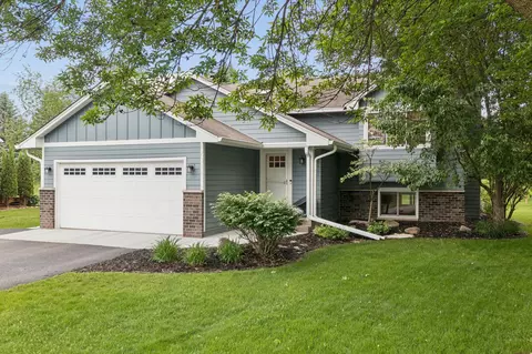 7311 Trotters Cir, Chanhassen, MN 55317