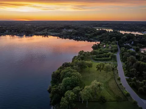 1365 Bracketts Point Rd, Wayzata, MN 55391 photo 11