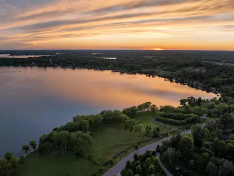 1365 Bracketts Point Rd, Wayzata, MN 55391 photo 10