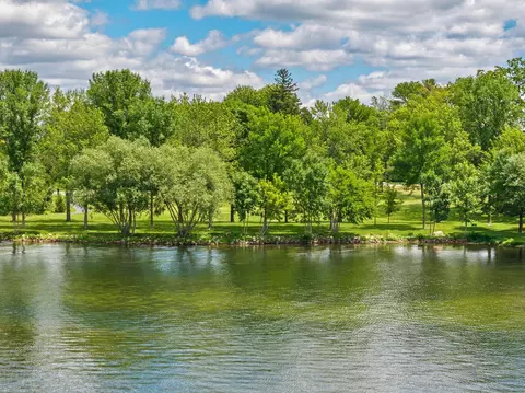 1365 Bracketts Point Rd, Wayzata, MN 55391 photo 3