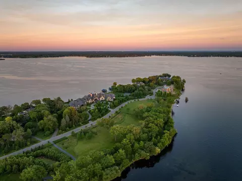 1365 Bracketts Point Rd, Wayzata, MN 55391 photo 6