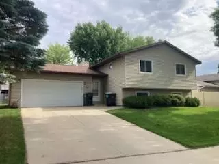 619 Chalet Dr NW, Rochester, MN 55901