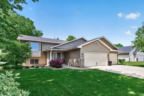 9850 Wynstone Dr, Woodbury, MN 55125
