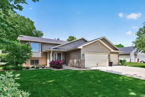 9850 Wynstone Dr, Woodbury, MN 55125