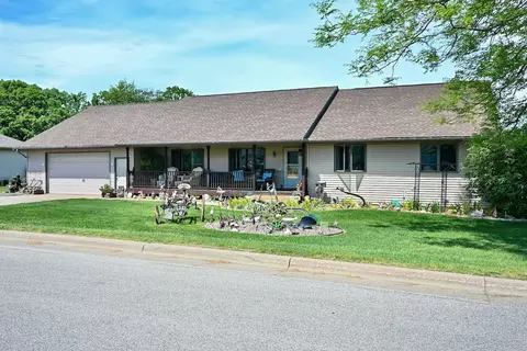 1429 Ridgewood Dr, Winona, MN 55987