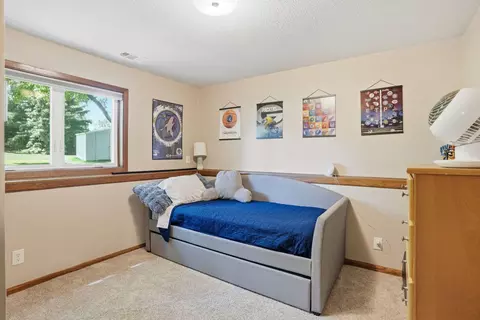 Bedroom - 876 Curry Trl, Eagan, MN 55123 photo 3 of 7