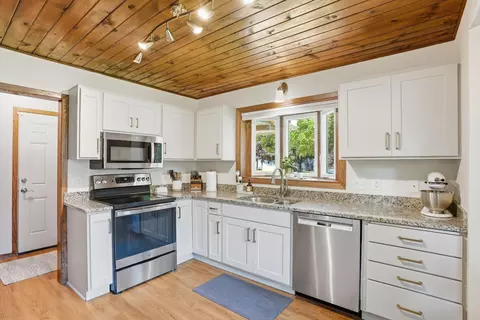 Kitchen - 876 Curry Trl, Eagan, MN 55123 photo 3 of 4