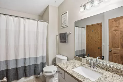 Bath - 876 Curry Trl, Eagan, MN 55123 photo 2 of 3