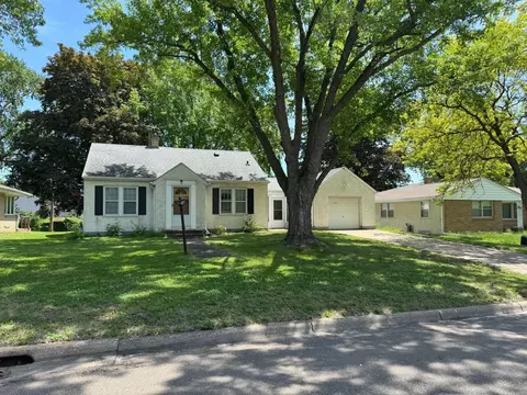 1906 Wagener Pl, Roseville, MN 55113
