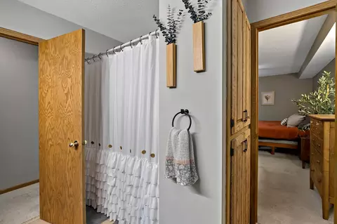 Bath - 1896 Adele St, Maplewood, MN 55109 photo 3 of 4