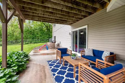 Exterior - 1896 Adele St, Maplewood, MN 55109 photo 15 of 15