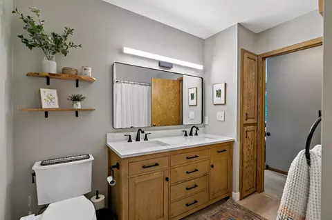 Bath - 1896 Adele St, Maplewood, MN 55109 photo 2 of 4