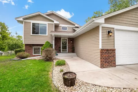 Exterior - 1896 Adele St, Maplewood, MN 55109 photo 3 of 15