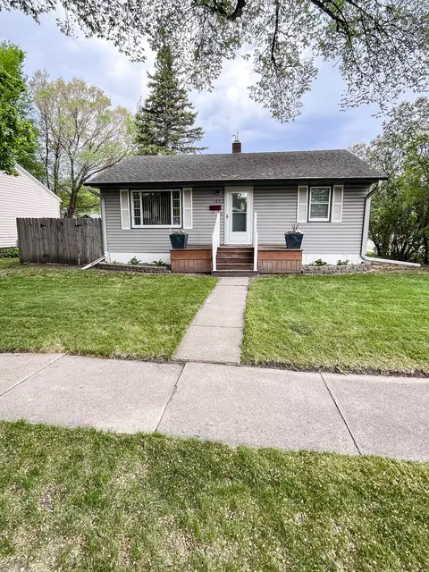 1603 5th St S, Moorhead, MN 56560