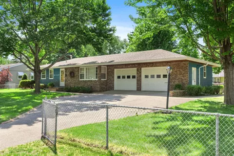 8117 Iris Dr N, Brooklyn Park, MN 55428