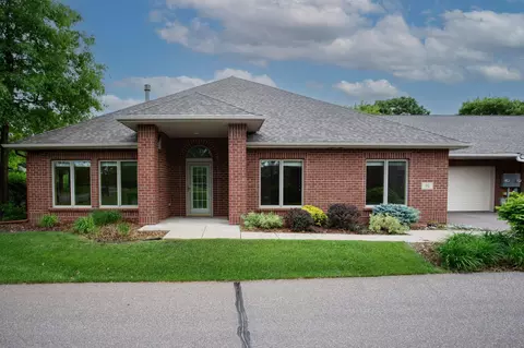 91 Deerwood Ct, Hudson, WI 54016