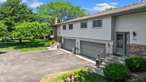 604 Portland Pl, Burnsville, MN 55337