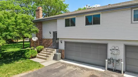 604 Portland Pl, Burnsville, MN 55337