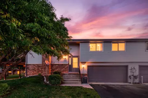 604 Portland Pl, Burnsville, MN 55337